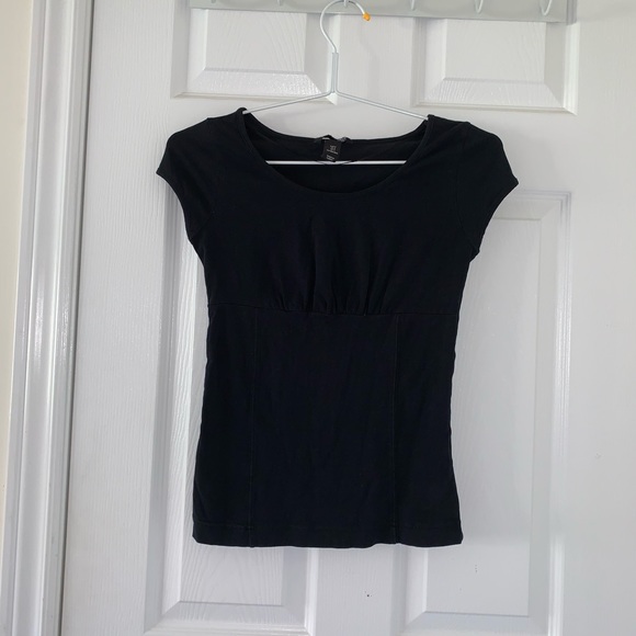 H&M - black tee - Picture 2 of 7